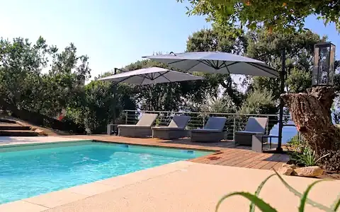 Piscine chauffée de la Villa Mer & Tennis à Porticcio