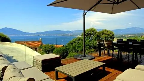 Terrasse avec vue mer de la Villa Mer et Tennis