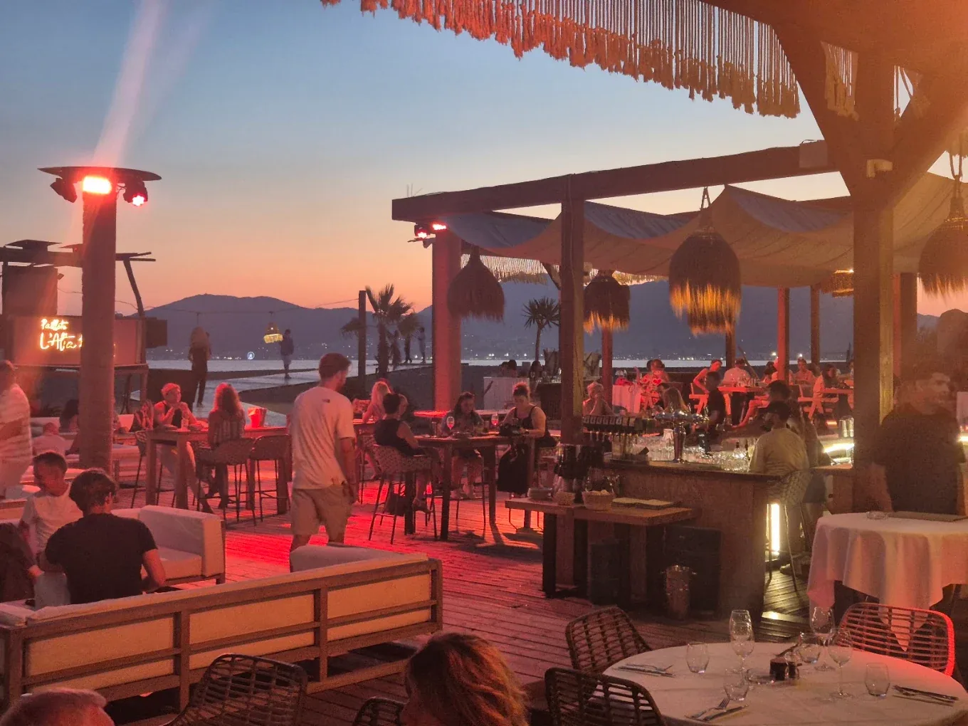 Terrasse de L’Alta Rocca à Porticcio au coucher du soleil